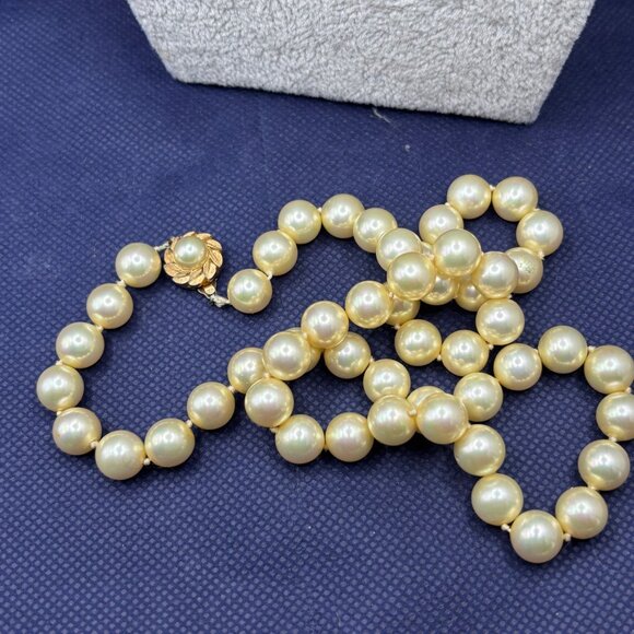 Vintage Majorica Pearl Necklace 22" Timeless Elegance From Spain 9mm Silk Knots - Picture 11 of 12